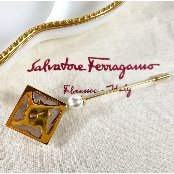 Salvatore Ferragamo Gold & Pearl Pin - Picture 2 of 7